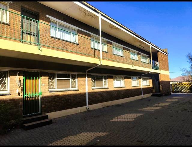 2 BEDROOM FLAT FOR SALE IN VEREENIGING CENTRAL